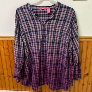 Woman’s long sleeve shirt…. Great condition